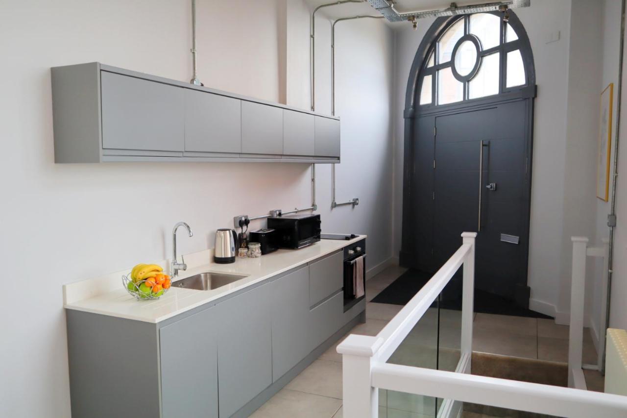 Trendy Urban Industrial Apartment - Great Location - Parking - Fast Wifi - Smart Tv - Beautiful 2 Double Bedroom Apartment Sleeps Up To 4! Μπόρνμουθ Εξωτερικό φωτογραφία