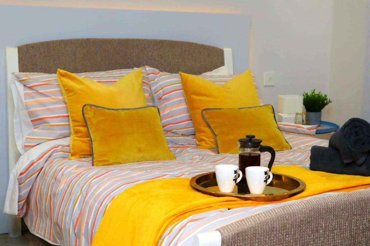 Trendy Urban Industrial Apartment - Great Location - Parking - Fast Wifi - Smart Tv - Beautiful 2 Double Bedroom Apartment Sleeps Up To 4! Μπόρνμουθ Εξωτερικό φωτογραφία
