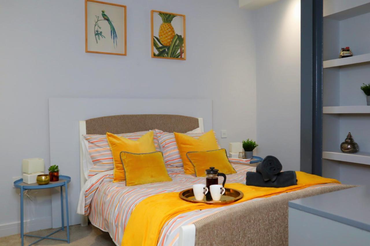 Trendy Urban Industrial Apartment - Great Location - Parking - Fast Wifi - Smart Tv - Beautiful 2 Double Bedroom Apartment Sleeps Up To 4! Μπόρνμουθ Εξωτερικό φωτογραφία