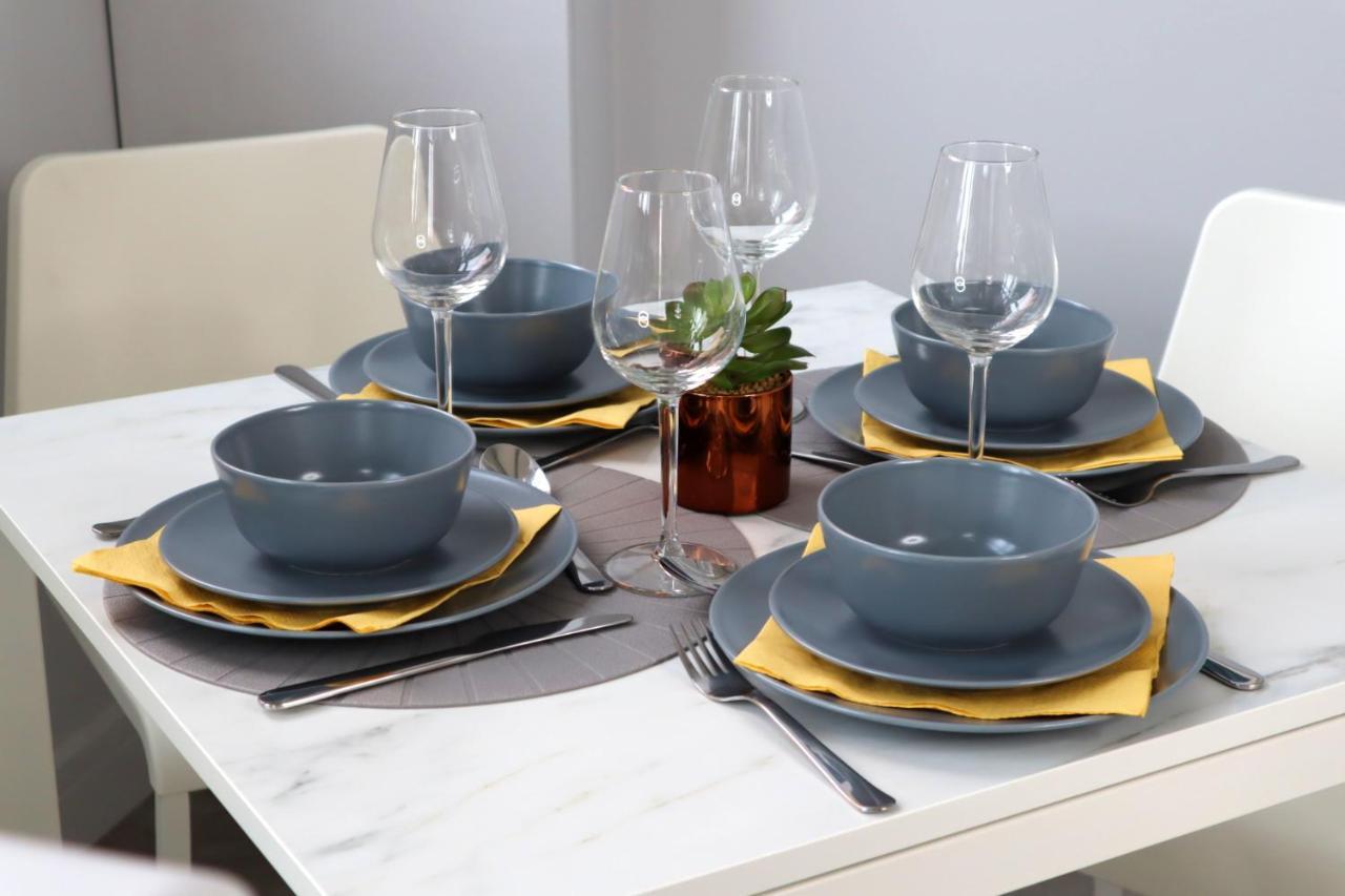 Trendy Urban Industrial Apartment - Great Location - Parking - Fast Wifi - Smart Tv - Beautiful 2 Double Bedroom Apartment Sleeps Up To 4! Μπόρνμουθ Εξωτερικό φωτογραφία